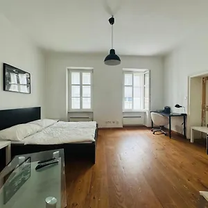 Crown Naschmarkt U4 Apartamento Viena
